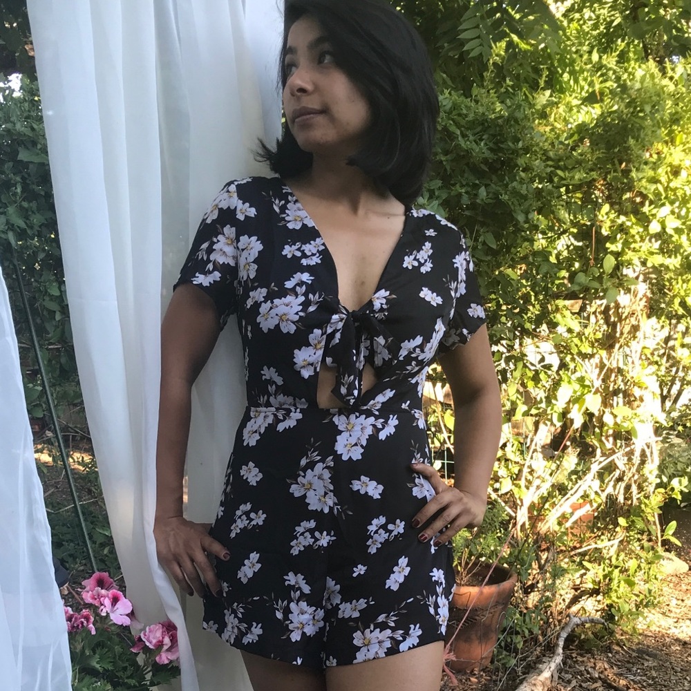 Tie-front Cut out Summer Floral Romper